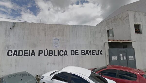 Tumulto na cadeia de Bayeux é controlado sem fugas ou mortes