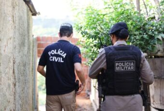 Polícia prende suspeitos de furtar R$ 400 mil em materiais de empresa de internet