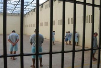 População carcerária do Brasil supera habitantes de 99,6% dos municípios do país