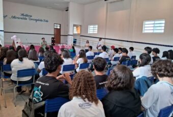 Escola Pública de Piancó promove palestra sobre o Outubro Rosa