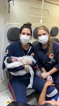 Mãe dá à luz dentro de ambulância do SAMU em Santana de Mangueira