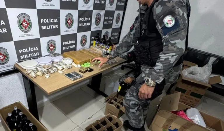 PM encontra apartamento usado pelo tráfico e apreende vários tipos de drogas