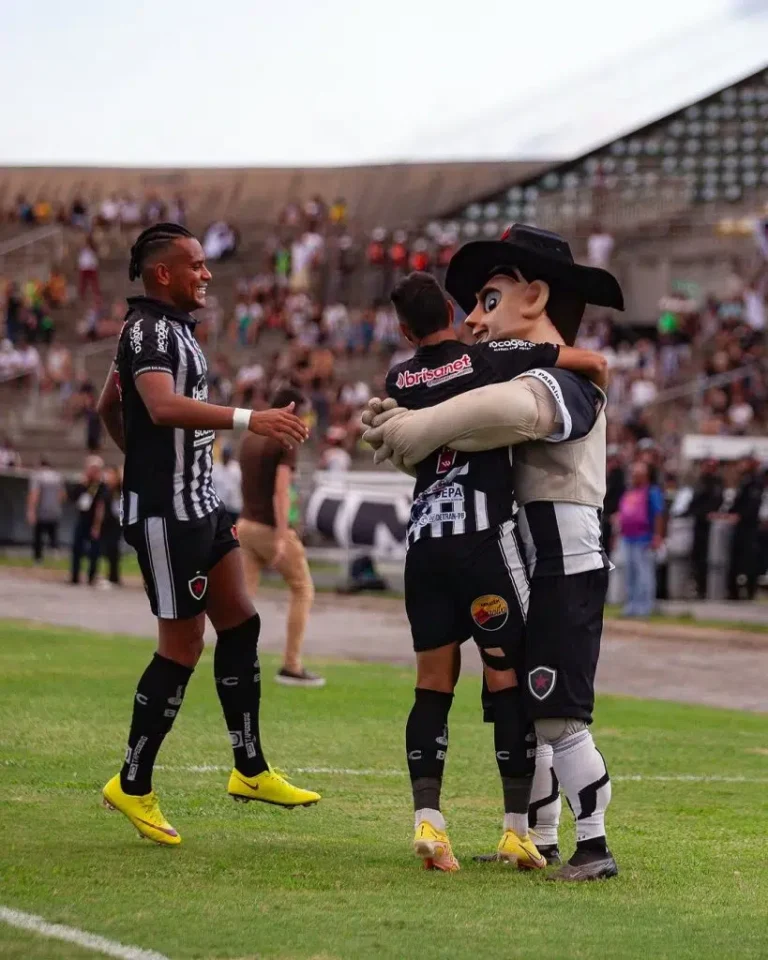 Botafogo-PB vence Picuiense por 3 a 0 e fica perto da semifinal do Paraibano 2025