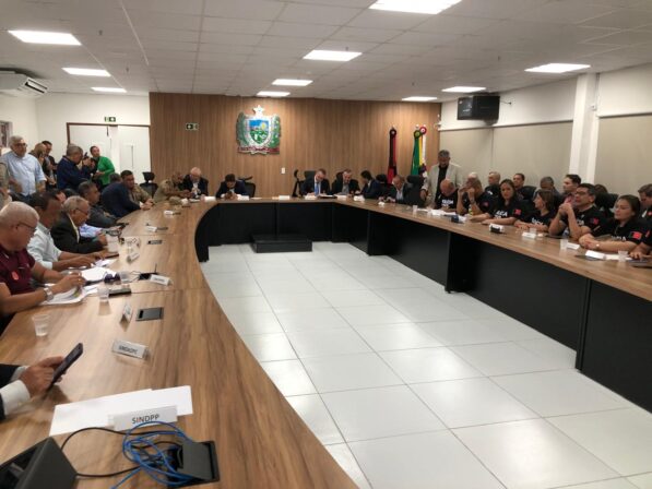 Em reunião com policiais, governo propõe reajuste de 10%