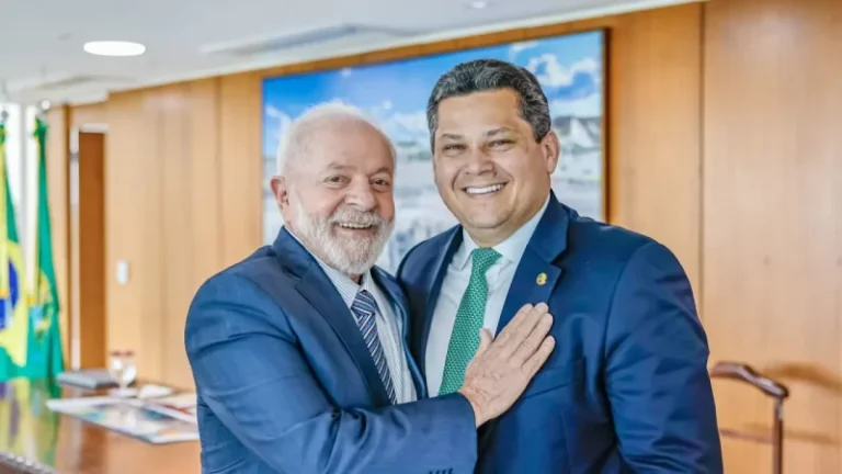 Lula parabeniza Alcolumbre pela vitória na eleição à presidência do Senado