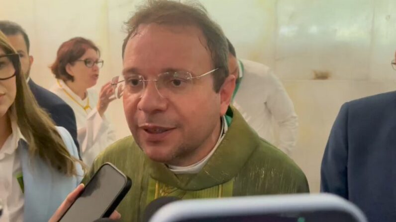 Padre Fabrício aconselha Hugo Motta: “Coloque seus dons à serviço do povo”