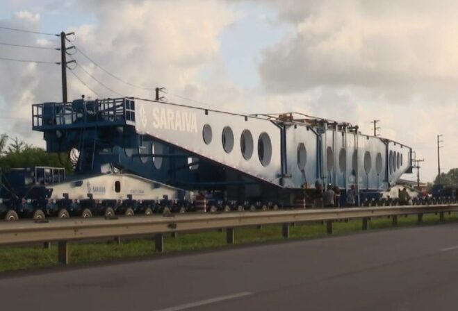 Carreta com transformador gigante segue viagem pela Paraíba