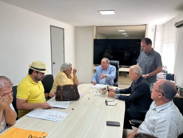 Prefeita de Emas-PB trata de demandas e convênios com o chefe da Casa Civil-PB Ronaldo Guerra