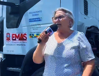 Prefeita de Emas-PB entrega caminhão pipa Zero KM a população
