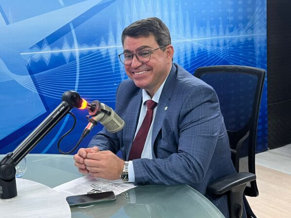 “Tenho um lado: entre Cícero e Lucas, fico com Cícero”, disse Dinho sobre nome do PP para disputar governo