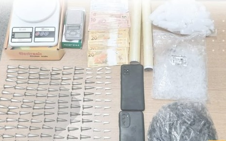 Homem é preso por suspeita de tráfico de drogas
