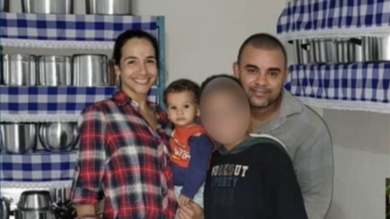 Adolescente mata mãe, pai e irmão de apenas três anos enquanto dormiam