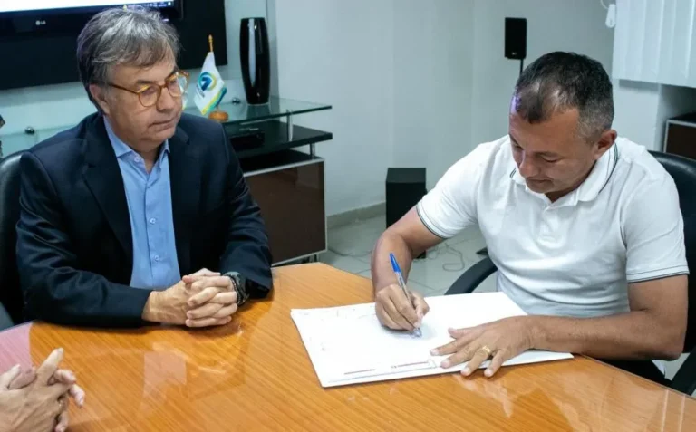 Prefeito de Catingueira adere ao Pacto Paraibano pela Primeira Infância