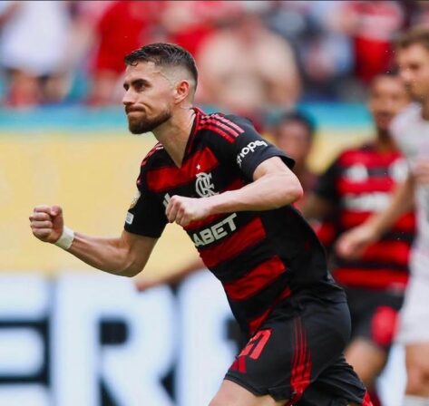 Bayern vence Flamengo por 4 a 2 e marca encontro com o PSG