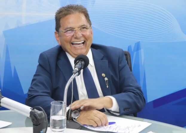 Adriano Galdino diz continuar no páreo e se partido não lher der condições para disputar governo responderá à altura