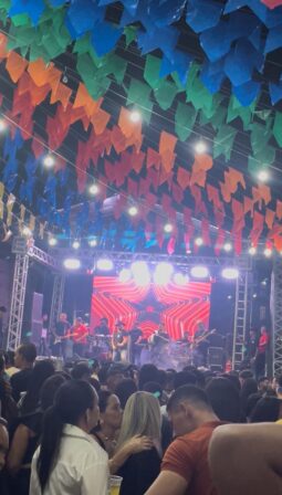São João em Pitombeira de Dentro(Santana dos Garrotes) reúne multidão em praça pública