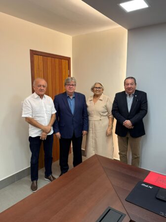 Governador João Azevedo recebe prefeita de Emas-PB Anete Loureiro