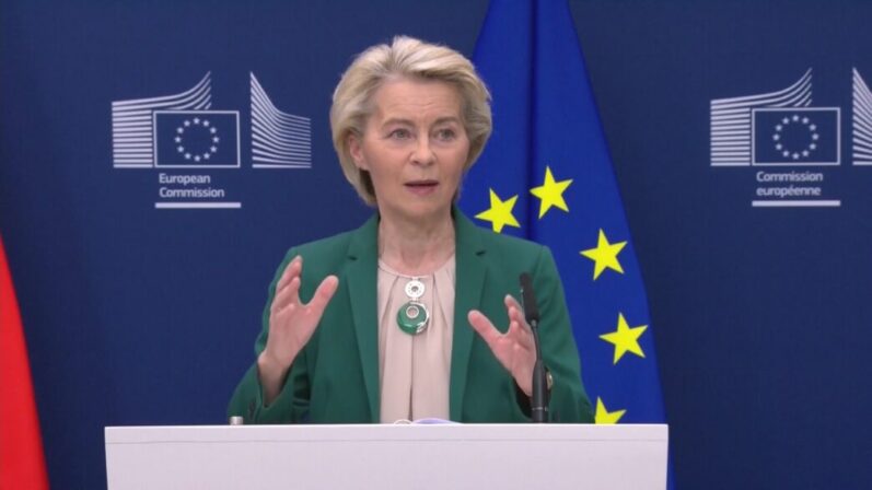União Europeia vai esperar até agosto para anunciar retaliação ao tarifaço