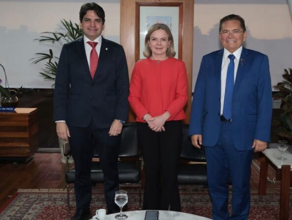 Adriano Galdino é aconselhado por Gleisi Hoffmann a migrar para PV e disputar governo da Paraíba