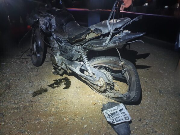 Grave colisão envolvendo motocicleta e dois veículos deixa um ferido na BR-361, em Patos (PB)