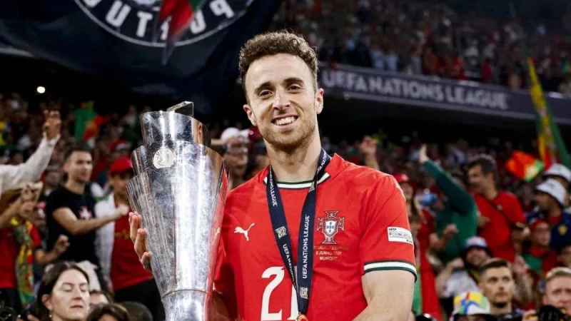 Diogo Jota, atacante do Liverpool, morre em acidente de trânsito na Espanha