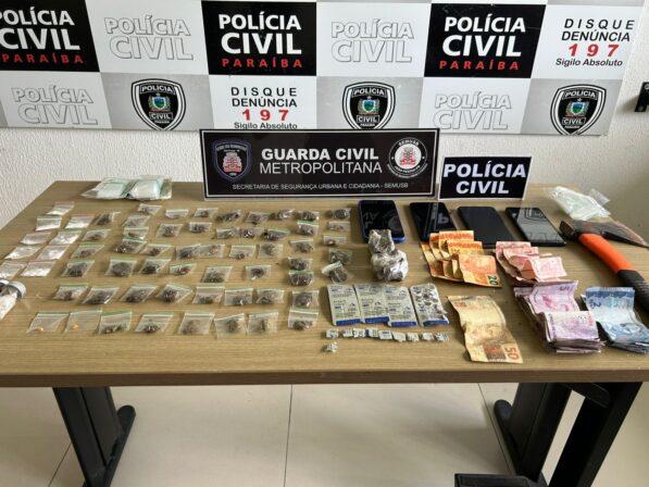 Quatro pessoas são presas por tráfico de drogas
