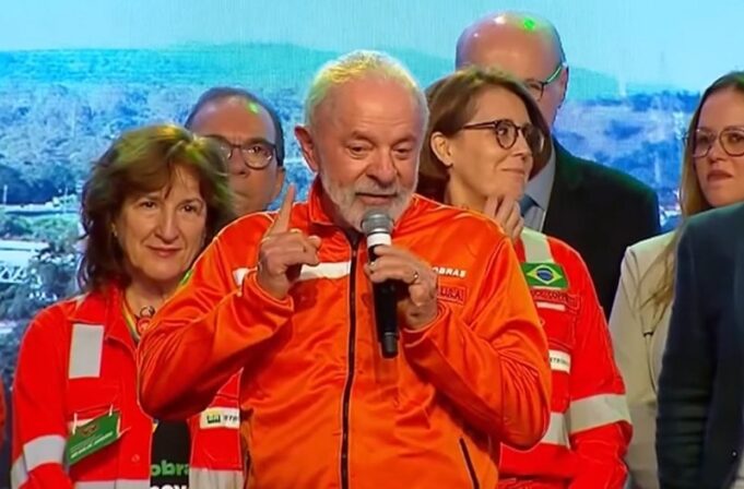 Lula sinaliza candidatura em 2026 e diz que “Brasil terá presidente eleito quatro vezes”