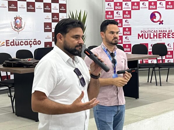 Prefeitura de Emas e SEBRAE realizam palestra com Empreendedores e estudantes