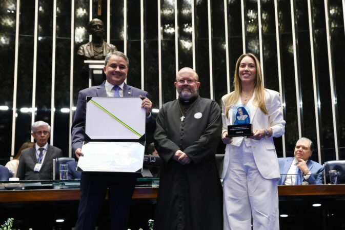 Pe. George, Efraim e Carol Morais representam a Paraíba no Prêmio Irmã Dulce dos Pobres no Senado
