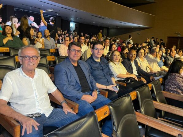 Cícero vai a lançamento de filme inspirado na obra de Ronaldo Cunha Lima, em CG
