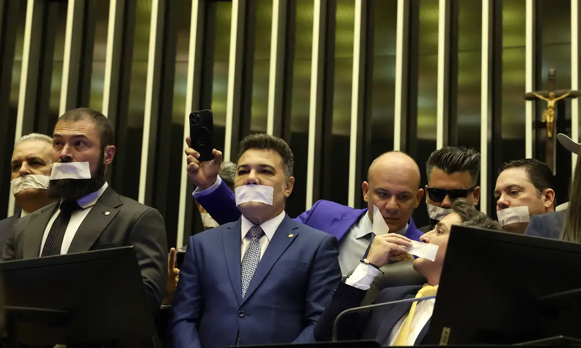 Motta e Alcolumbre dizem que não vão negociar com parlamentares “com a faca no pescoço”