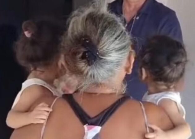 Mulher é presa após trancar filhas em casa para beber em bar na PB