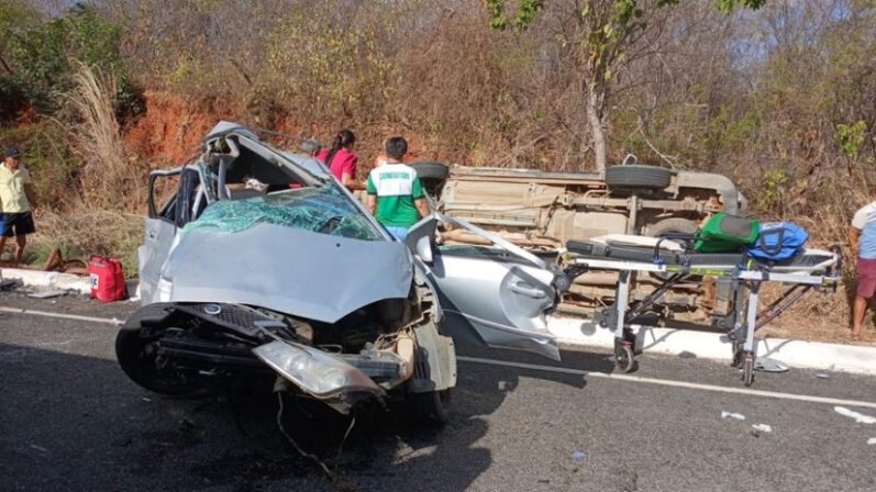 Colisão violenta entre dois carros na PB-400 em Cajazeiras deixa duas pessoas feridas