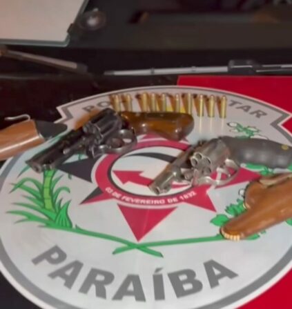 Polícia Militar prende dois homens por porte ilegal de arma de fogo, no Vale do Piancó