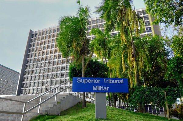 STM vai julgar perda de patente de Bolsonaro e militares condenados