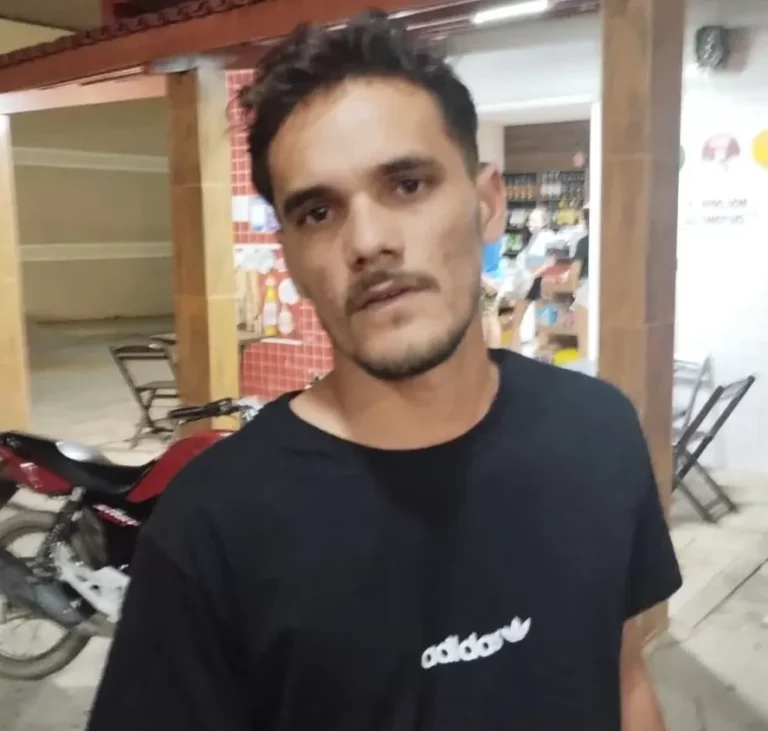 Homem é morto a tiros dentro de casa