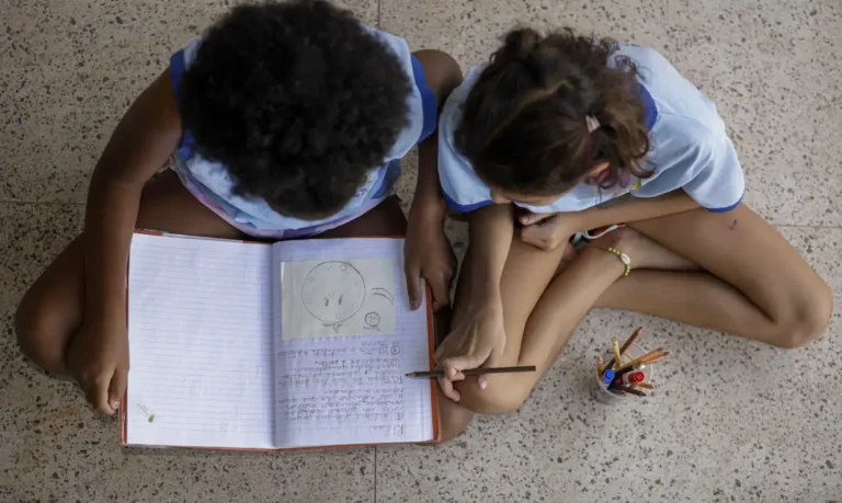 Uma em cada seis crianças de até 6 anos é vítima de racismo no Brasil