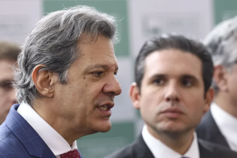 “Cortar emendas é ir contra a população”, diz Hugo Motta sobre fala de Haddad