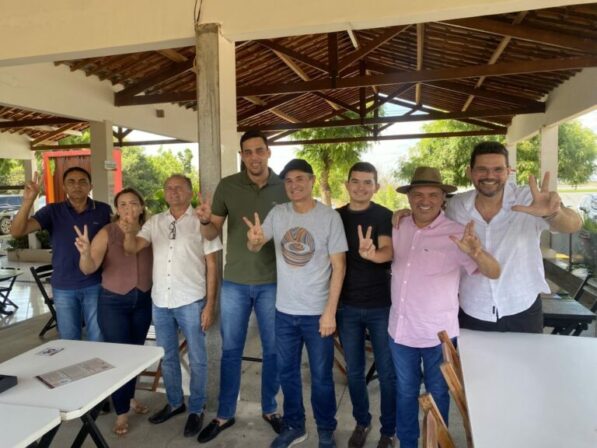Romero Rodrigues avança com apoios no Sertão da PB e descarta majoritária
