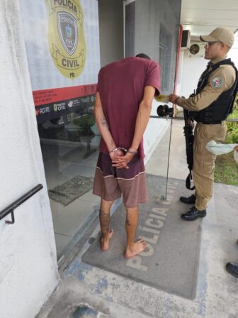 Jovem é preso por esfaquear companheira grávida após discussão em bebedeira
