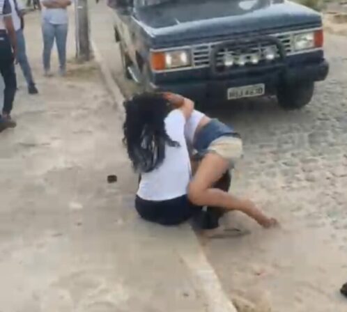 Estudantes entram em briga corporal em Conceição