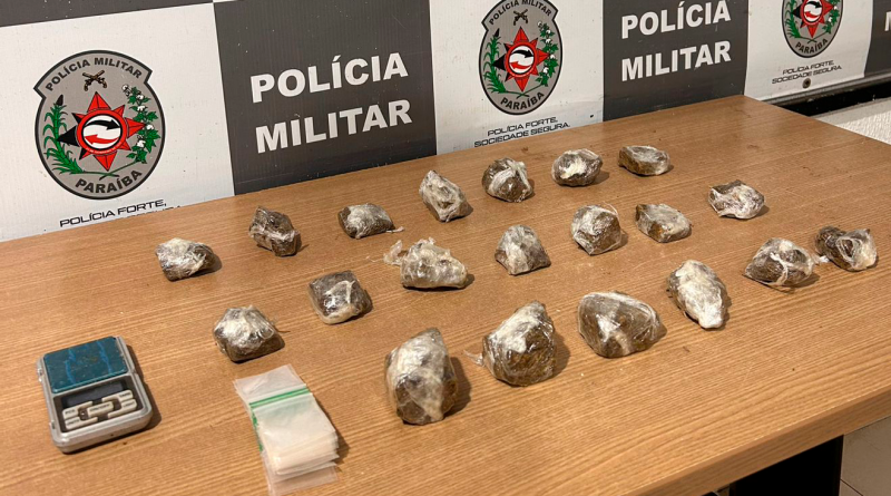 PM apreende drogas e desarticula ponto de tráfico