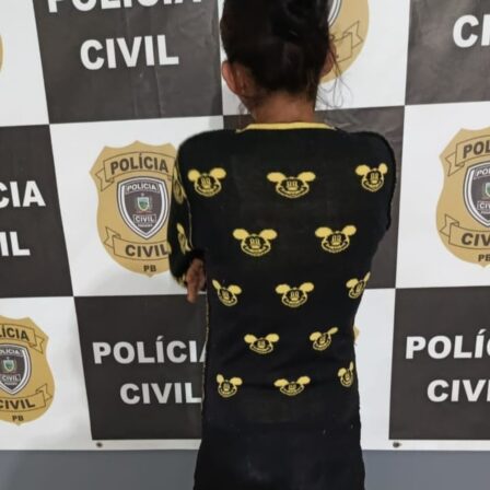 Presa suspeita de obrigar filhas a furtar e pedir dinheiro na rua