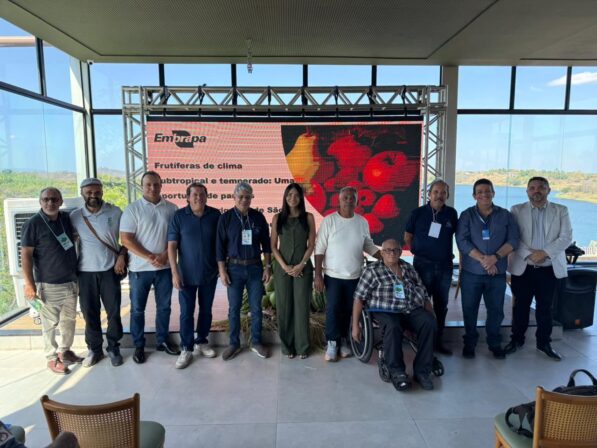 Produtores dialogam sobre ideias e estratégias para fortalecer a fruticultura no interior da Paraíba