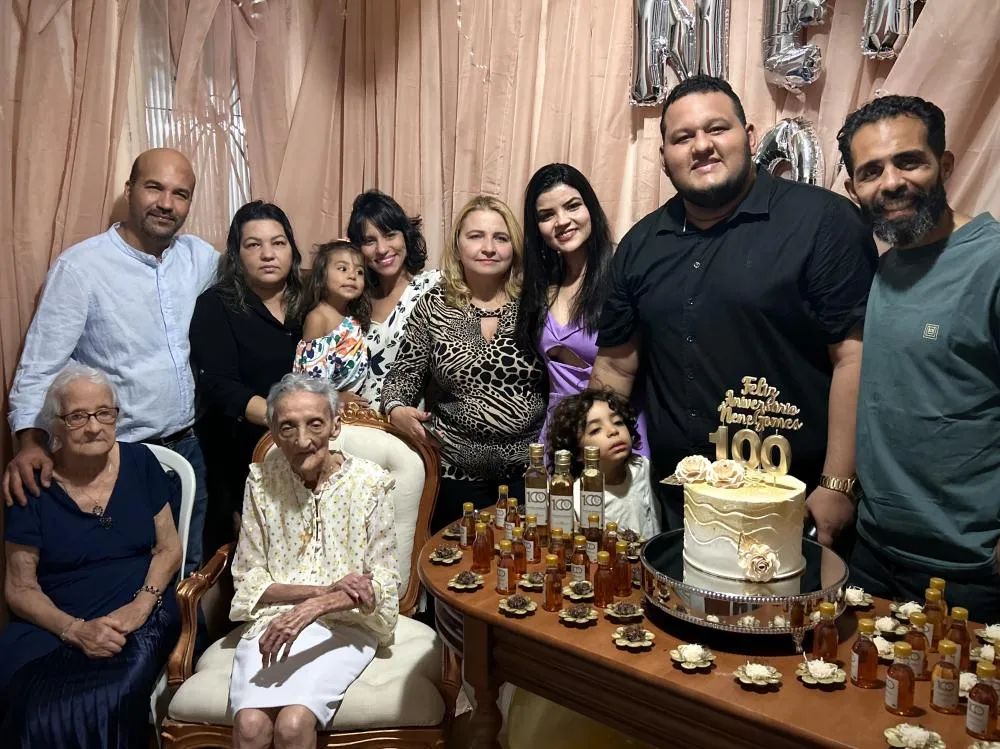 Nene Gomes comemora 100 anos de vida ao lado de familiares e amigos em Catingueira