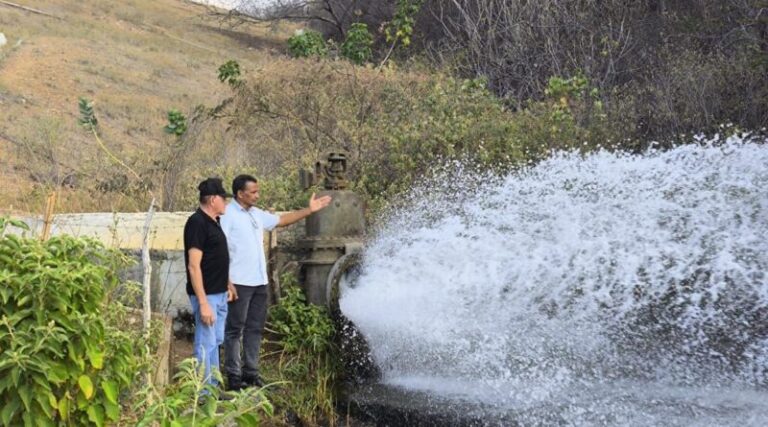 Após cobrança dos vereadores, AESA fecha parte da comporta do Açude do Cego, em Catingueira