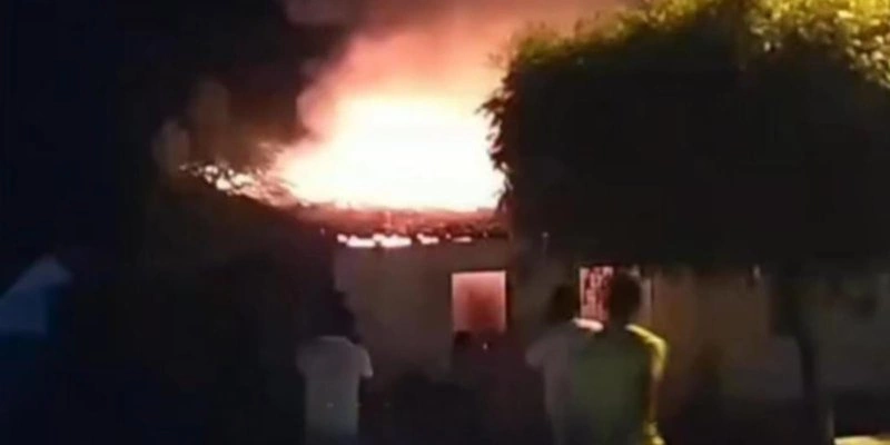 Casa é destruída por incêndio em Catingueira