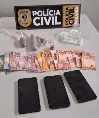 Em Piancó, Policia Civil prende mulher, apreende menor, drogas, dinheiro, celulares e sacolas plásticas