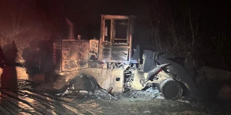 Retroescavadeira da Prefeitura de São José de Caiana é incendiada