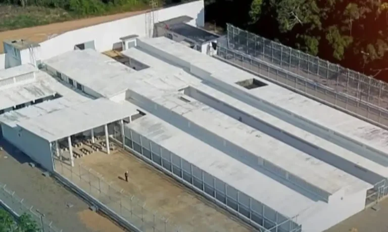 Após fuga, autoridades procuram 12 detentos de prisão em Maués (AM)